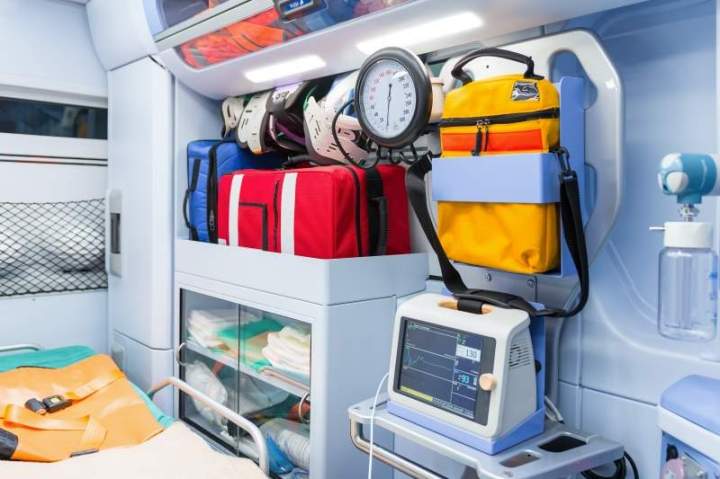 Ambulance sur route Condom